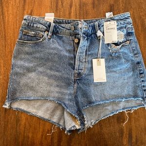 NWT Good American Bombshell Short. Size 29/8. Never worn.